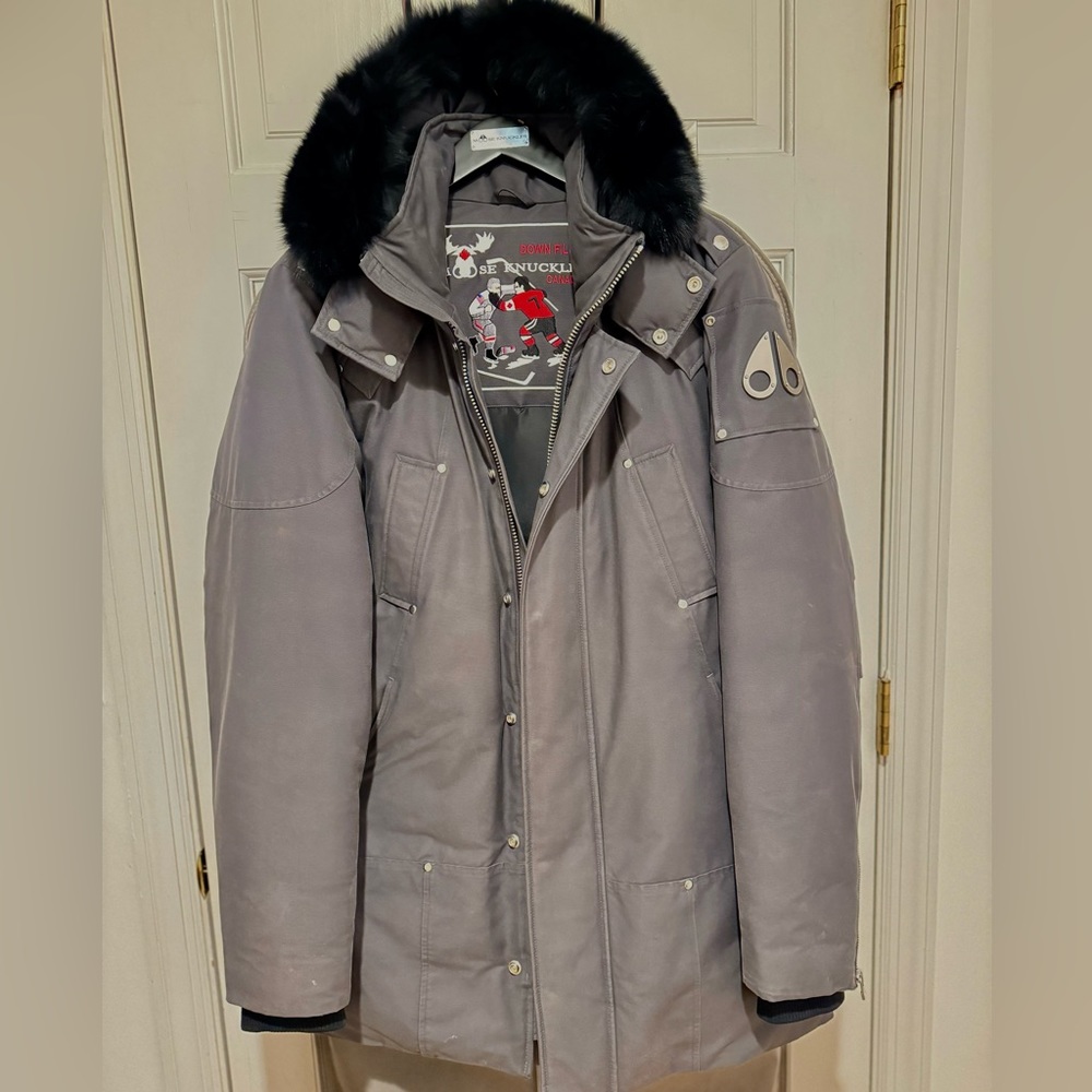 Great condition Moose Knuckles jacket, very , very warm. 
• Size: LARGE